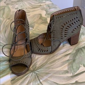 Fun, Lacy heels with triangle cutout design